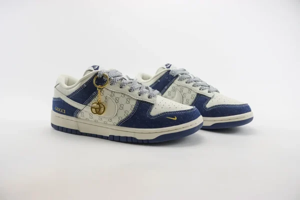Nike SB Dunk Low x GUCCI - Image 2
