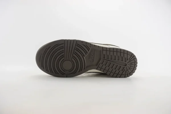 Nike SB Dunk Low x LV - Image 4