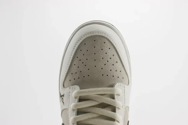 Nike SB Dunk Low x LV - Image 8