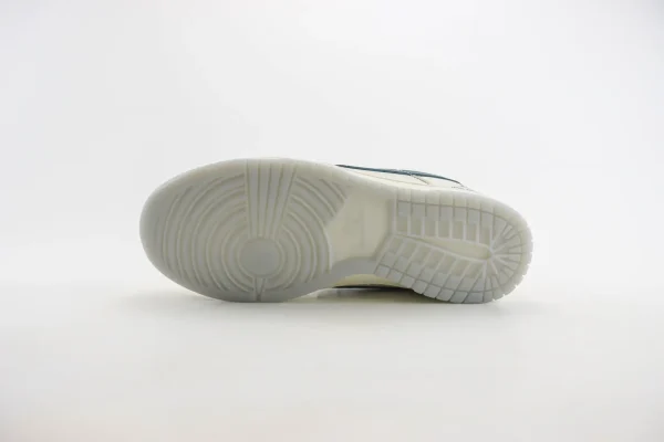 Nike SB Dunk Low x LV - Image 4