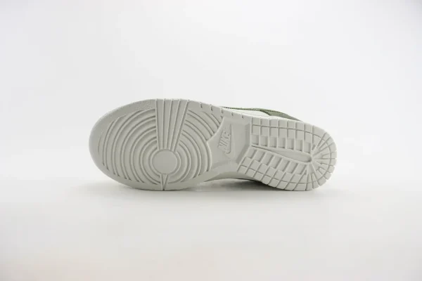 Nike SB Dunk Low x LV - Image 4