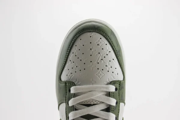 Nike SB Dunk Low x LV - Image 8