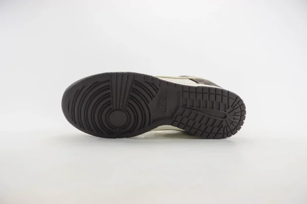 Nike SB Dunk Low x LV - Image 4