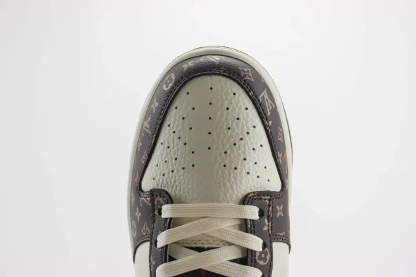 Nike SB Dunk Low x LV - Image 8
