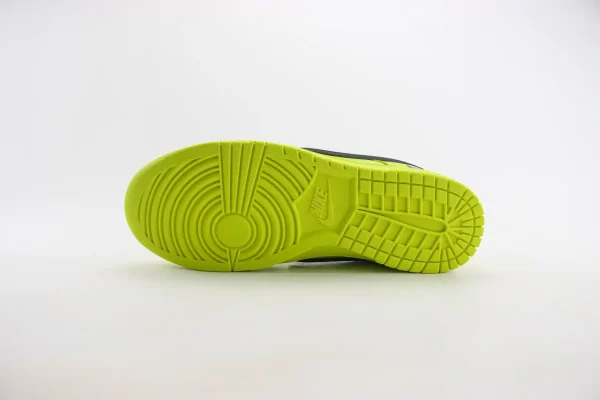 Nike SB Dunk Low x Bape - Image 4