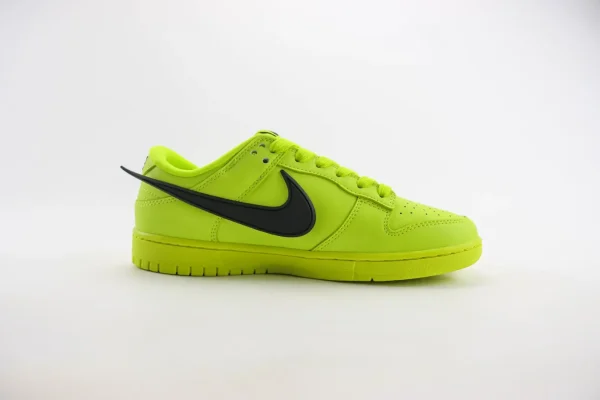 Nike SB Dunk Low x Bape - Image 3