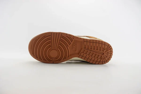 Nike SB Dunk Low x LV - Image 4