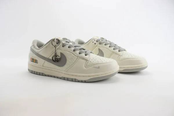 Nike SB Dunk Low x GUCCI - Image 2