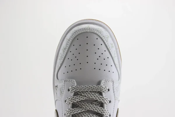 Nike SB Dunk Low x LV - Image 8