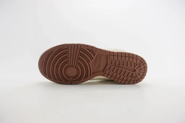 Nike SB Dunk Low x LV - Image 4