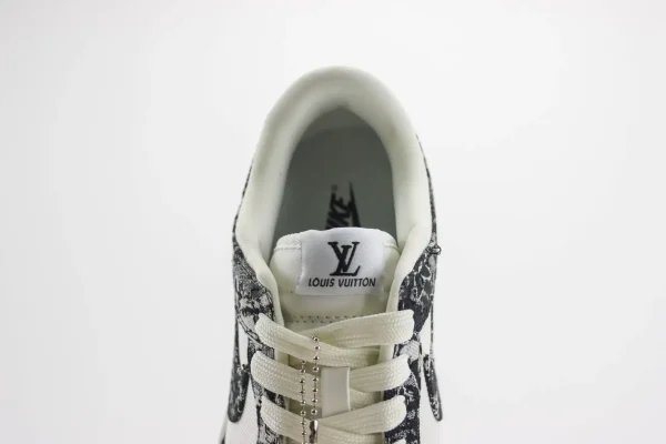 Nike SB Dunk Low x LV - Image 9