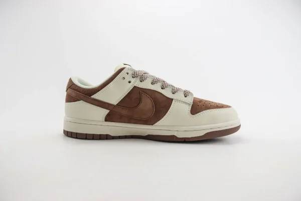 Nike SB Dunk Low x The North Face - Image 3