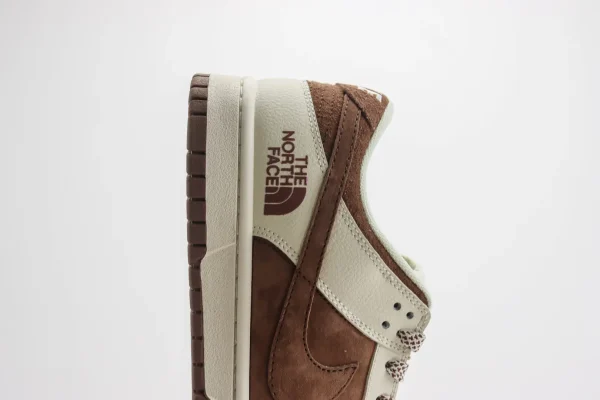 Nike SB Dunk Low x The North Face - Image 7