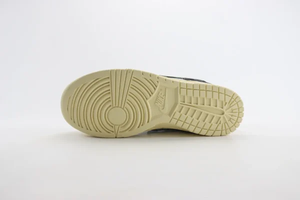 Nike SB Dunk Low x LV - Image 4