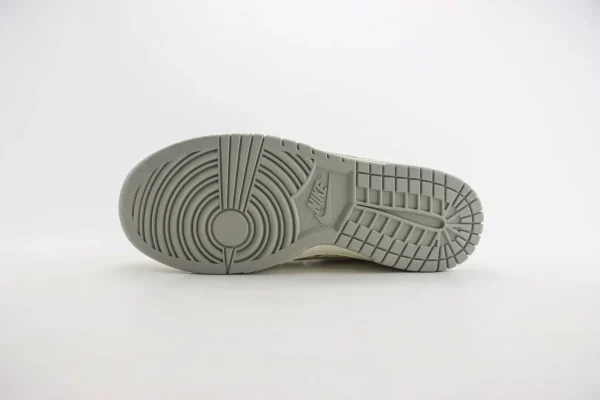 Nike SB Dunk Low x LV - Image 4