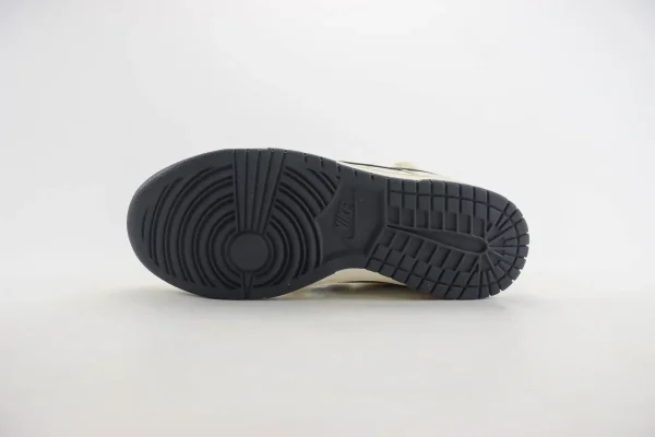 Nike SB Dunk Low x LV - Image 4