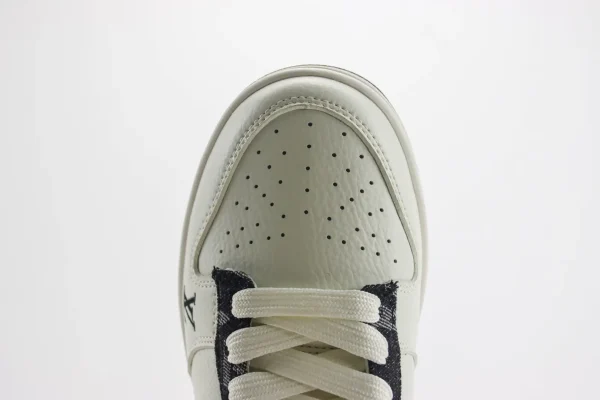 Nike SB Dunk Low x LV - Image 8