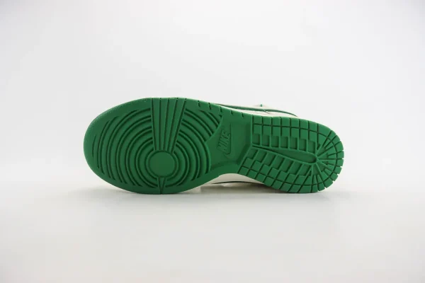 Nike SB Dunk Low x LV - Image 4