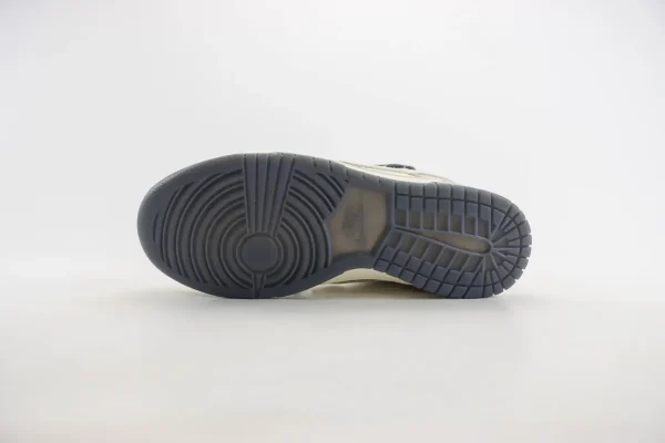 Nike SB Dunk Low x GUCCI - Image 4