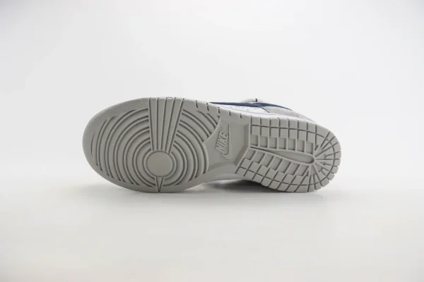 Nike SB Dunk Low x LV - Image 4