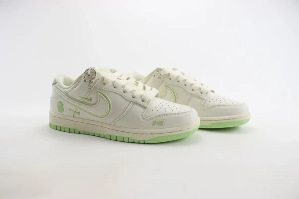 Nike SB Dunk Low x Bape - Image 2