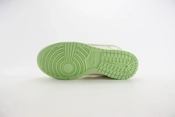 Nike SB Dunk Low x Bape - Image 4