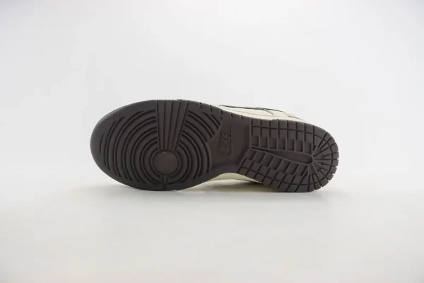 Nike SB Dunk Low x GUCCI - Image 4