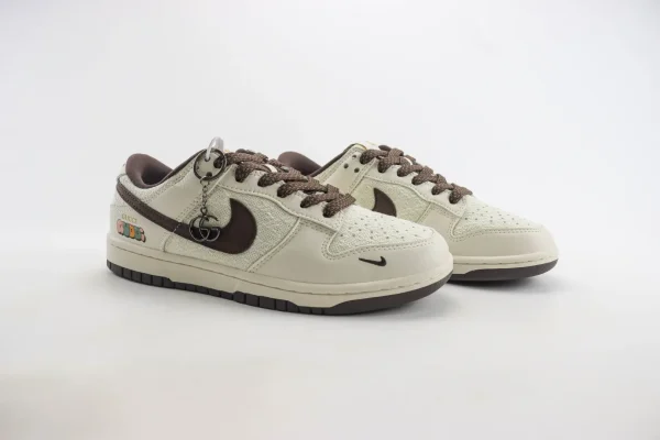 Nike SB Dunk Low x GUCCI - Image 2
