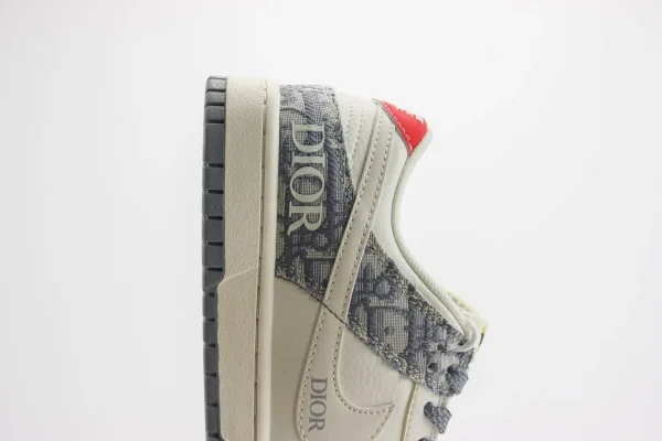 Nike SB Dunk Low x Dior - Image 7