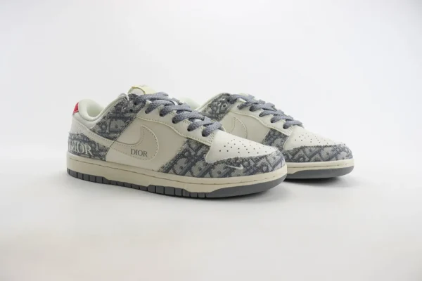 Nike SB Dunk Low x Dior - Image 2