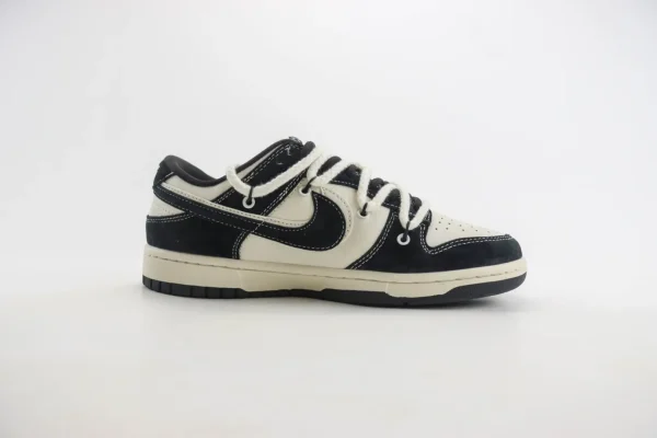 Nike SB Dunk Low x Bape - Image 3