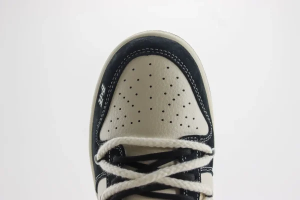 Nike SB Dunk Low x Bape - Image 8
