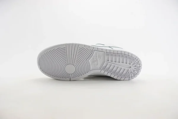 Nike SB Dunk Low - Image 4