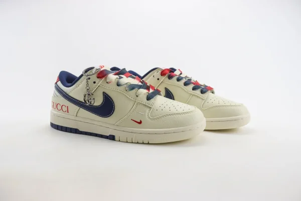 Nike SB Dunk Low x GUCCI - Image 2