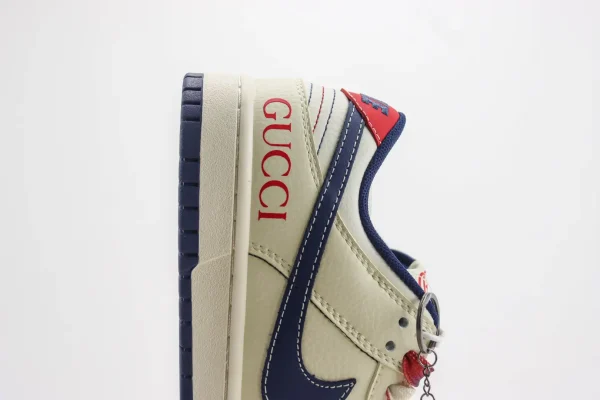 Nike SB Dunk Low x GUCCI - Image 7