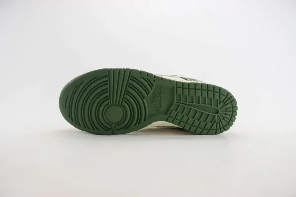 Nike SB Dunk Low x Dior - Image 4