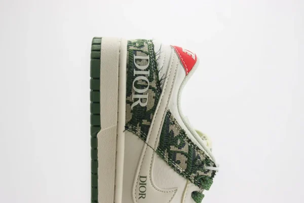 Nike SB Dunk Low x Dior - Image 7