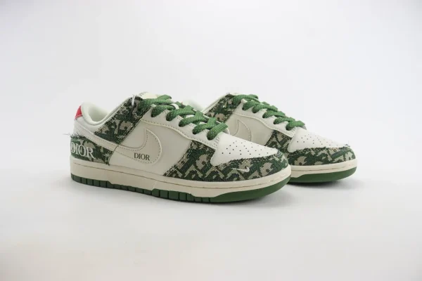 Nike SB Dunk Low x Dior - Image 2