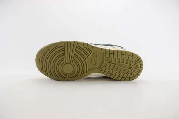 Nike SB Dunk Low x Bape - Image 4