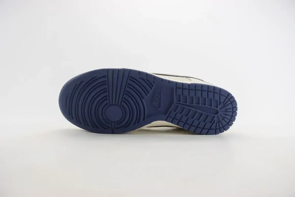 Nike SB Dunk Low x The North Face - Image 4