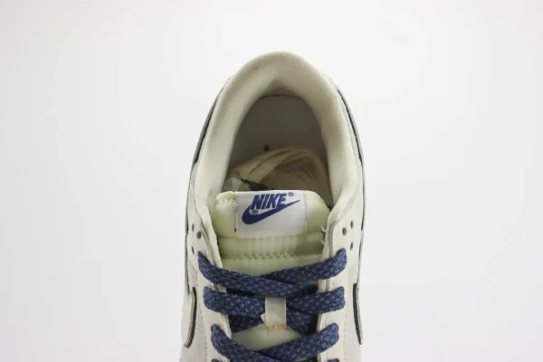 Nike SB Dunk Low x The North Face - Image 9