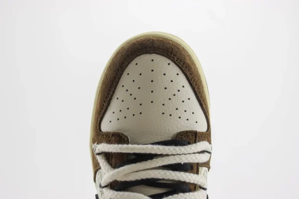 Nike SB Dunk Low x LV - Image 8