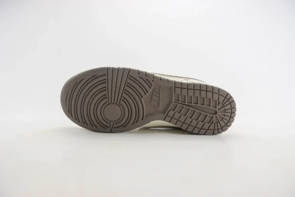 Nike SB Dunk Low x LV - Image 4