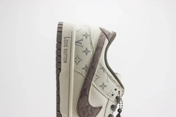 Nike SB Dunk Low x LV - Image 7