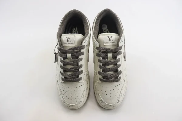 Nike SB Dunk Low x LV - Image 5