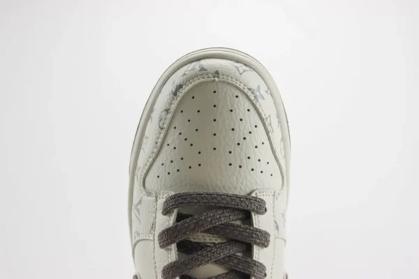 Nike SB Dunk Low x LV - Image 8