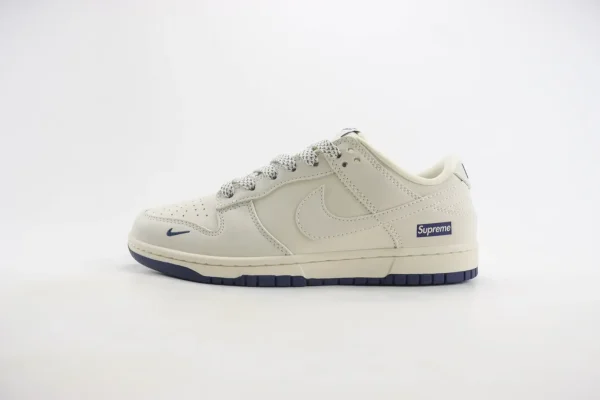 Nike SB Dunk Low x Supreme