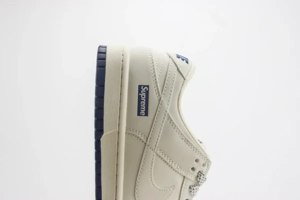 Nike SB Dunk Low x Supreme - Image 7