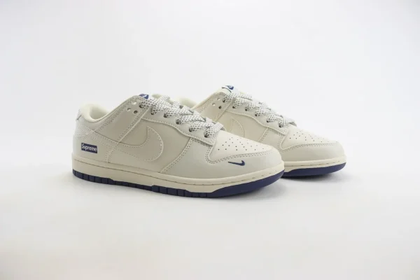 Nike SB Dunk Low x Supreme - Image 2