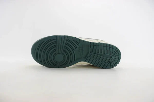 Nike SB Dunk Low x GUCCI - Image 4